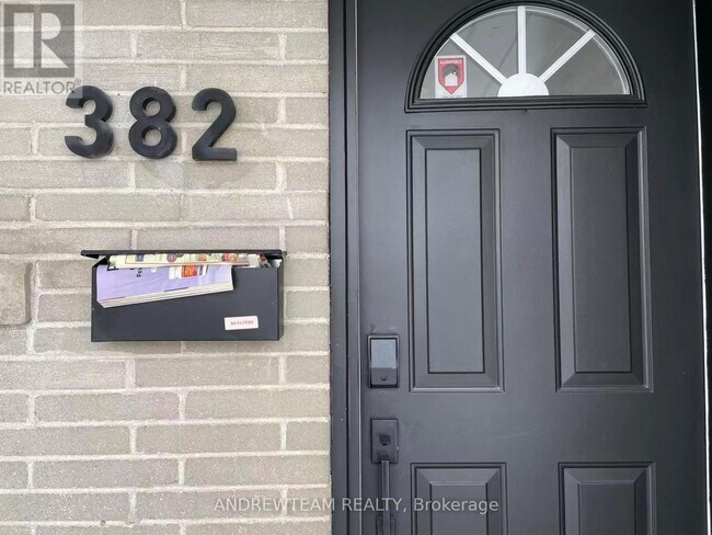 382 Lynett Crescent in Richmond Hill, ON - Building Photo - Building Photo