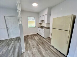 962 NW 6th St in Miami, FL - Building Photo - Building Photo