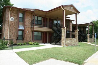 2701 Zanderson Ave in Jourdanton, TX - Building Photo - Building Photo