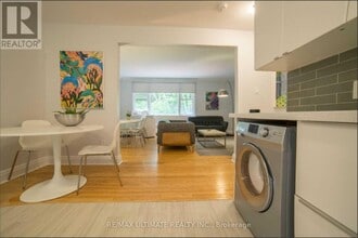 230 S Kingsway in Toronto, ON - Building Photo - Building Photo