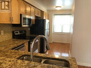 5940 Glen Erin Dr in Mississauga, ON - Building Photo - Building Photo