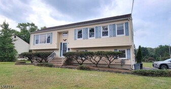 164 Little Falls Rd in Fairfield, NJ - Building Photo