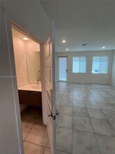 10295 NW 64th Terrace in Doral, FL - Building Photo - Building Photo