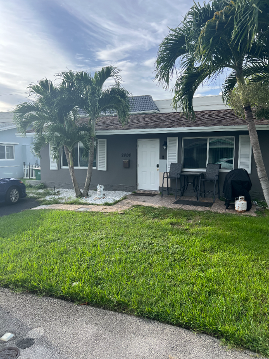 2806 NW 51st Pl in Tamarac, FL - Building Photo