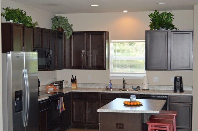 176 Cornelia St in Freeport, FL - Building Photo - Building Photo