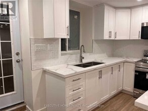 59 Golden Hawk Dr in Hamilton, ON - Building Photo - Building Photo