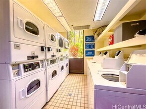 300 Wai Nani Way, Unit 1005 in Honolulu, HI - Foto de edificio - Building Photo