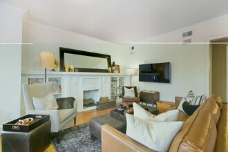 1624 W Olive Ave, Unit 2 in Chicago, IL - Foto de edificio - Building Photo