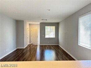 8183 Lake Chippewa St in Las Vegas, NV - Building Photo - Building Photo