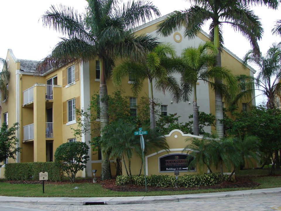 The Winston Apartments in Pembroke Pines, FL - Building Photo