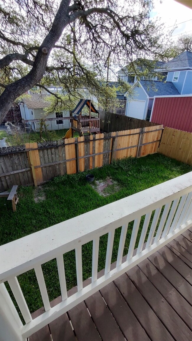 property at 4523 1/2 Bernardo De Galvez Ave