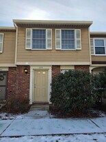 373 Scott Ln in Venetia, PA - Building Photo