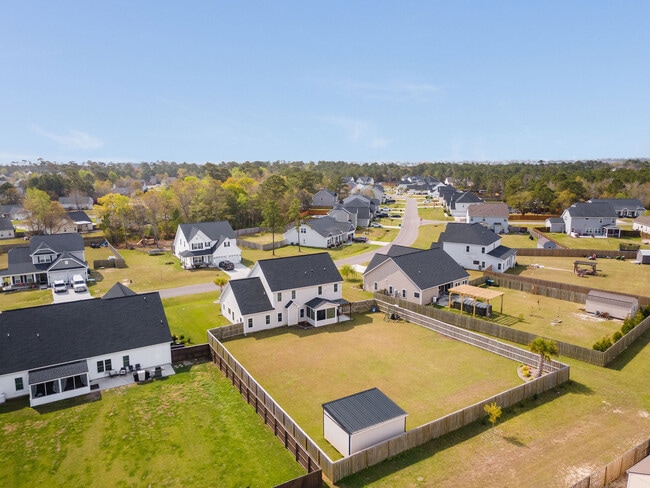 110 Evergreen Frst Dr in Sneads Ferry, NC - Building Photo - Building Photo