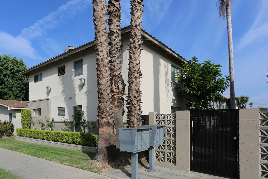 1519 W Palmyra Ave in Orange, CA - Building Photo