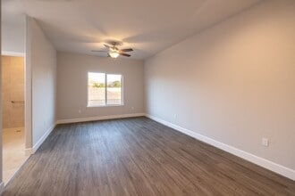 814 N Palm St in Woodlake, CA - Building Photo - Building Photo