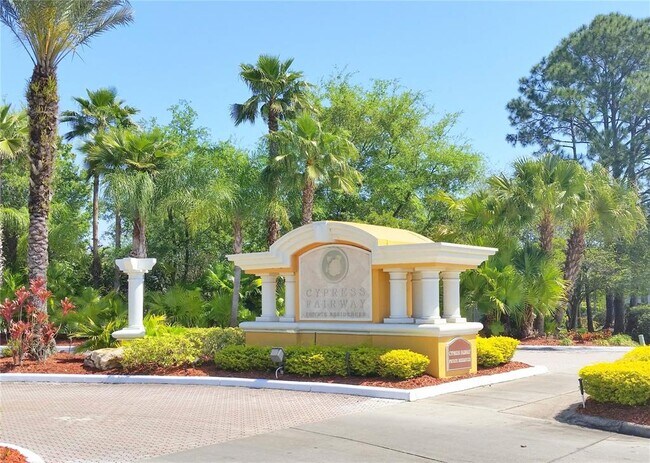 5463 Vineland Rd in Orlando, FL - Building Photo - Building Photo