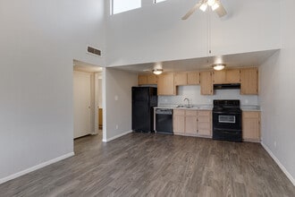 Las Brisas in Casa Grande, AZ - Building Photo - Interior Photo