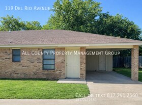 119 Del Rio Ave in Benbrook, TX - Building Photo