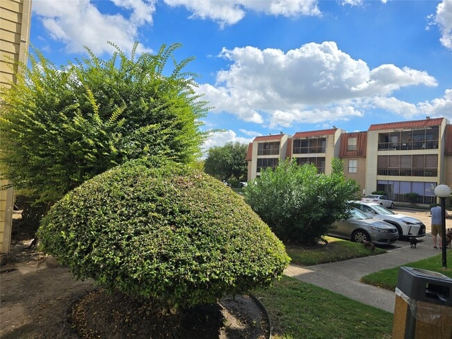 10110 Forum W Dr in Houston, TX - Building Photo - Building Photo