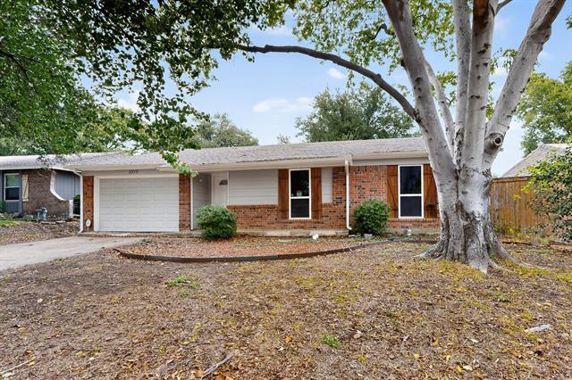 5717 Macrae St in Haltom City, TX - Foto de edificio - Building Photo