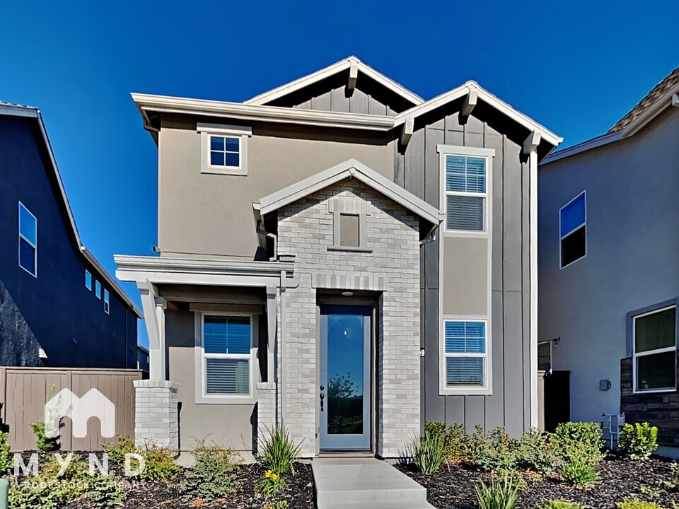 2832 Mossy Creek St in Sacramento, CA - Building Photo