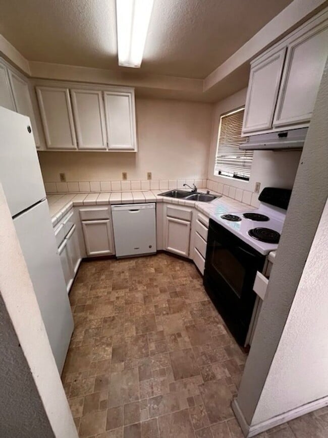 7441 Auburn Oaks Ct in Citrus Heights, CA - Building Photo - Building Photo
