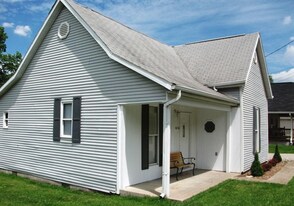 4848 S Rogers St in Bloomington, IN - Building Photo