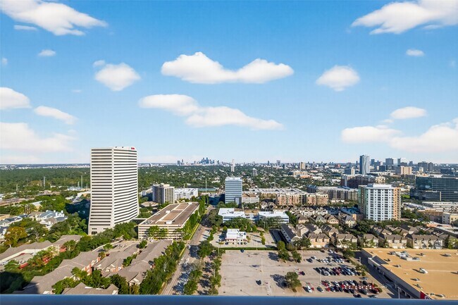 4521 San Felipe St in Houston, TX - Foto de edificio - Building Photo