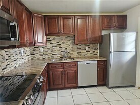 2510 SW 81st Ave in Davie, FL - Building Photo