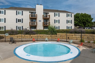 The Residences of Auburn Hills in Topeka, KS - Building Photo - Building Photo