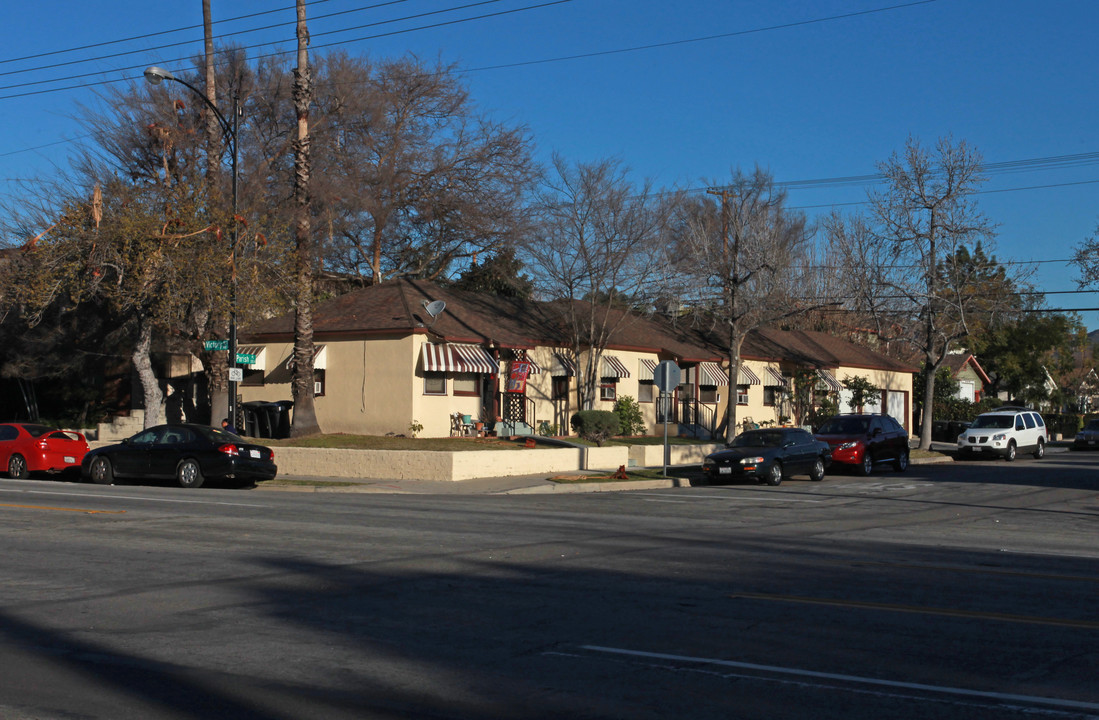1207 N Parish Pl in Burbank, CA - Foto de edificio