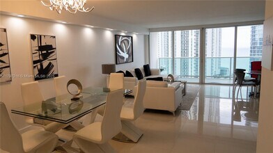 100 Bayview Dr in Sunny Isles Beach, FL - Building Photo - Building Photo