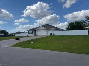 1621 NW 9th Terrace in Cape Coral, FL - Building Photo - Building Photo