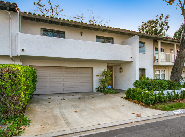 property at 2952 Quedada