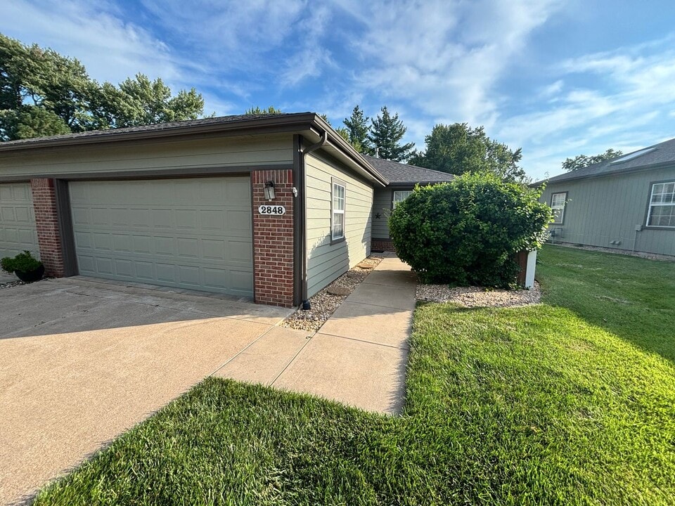 2848 Kelly Dr in Manhattan, KS - Foto de edificio