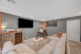 7756 Seville Estates Ct in Las Vegas, NV - Foto de edificio - Building Photo