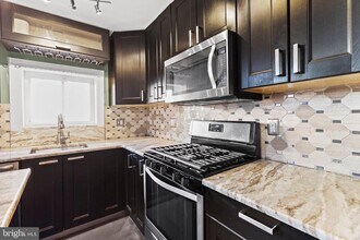 2443 E Cumberland St in Philadelphia, PA - Building Photo - Building Photo