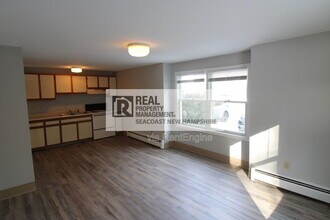 17 Ellison Dr in Barrington, NH - Building Photo - Building Photo