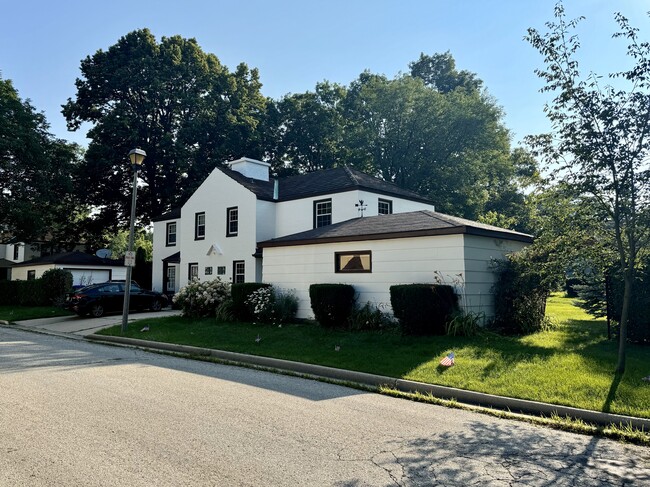 5598 Basswood St in Greendale, WI - Building Photo - Building Photo