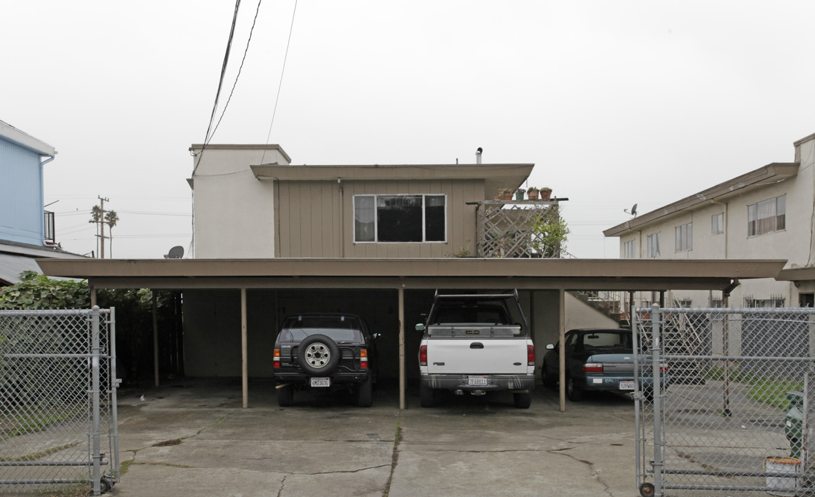 3711 San Juan St in Oakland, CA - Building Photo