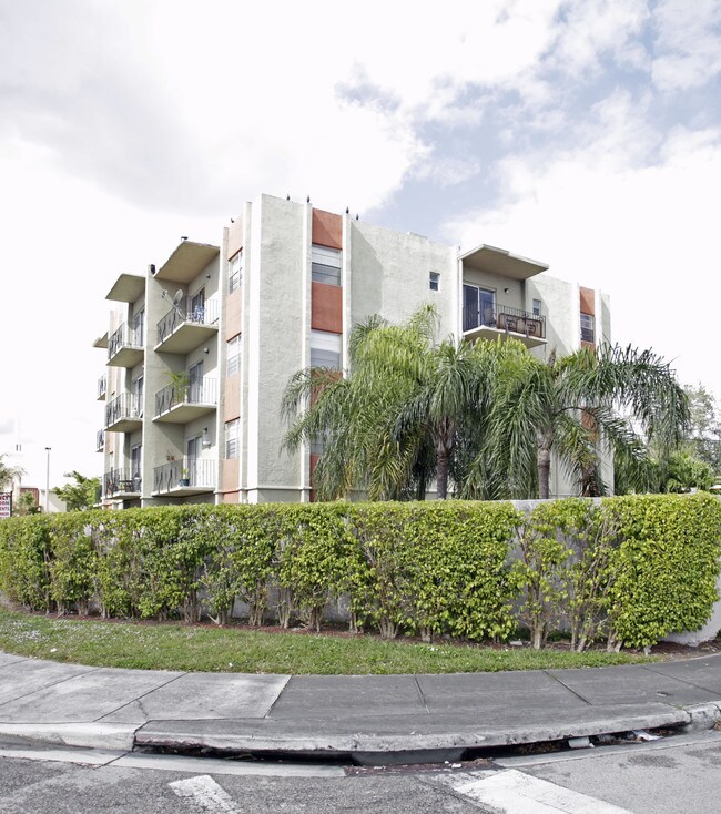 5875 W Flagler St in Miami, FL - Foto de edificio - Building Photo