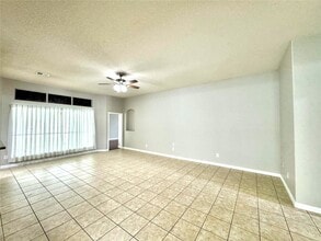 5706 Painted Trail Dr in Houston, TX - Building Photo - Building Photo