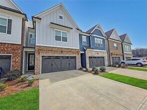 5316 Briggs St in Flowery Branch, GA - Building Photo - Building Photo