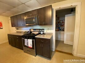 139 Davis Ave, Unit 142 davis ave 2 in Brookline, MA - Building Photo