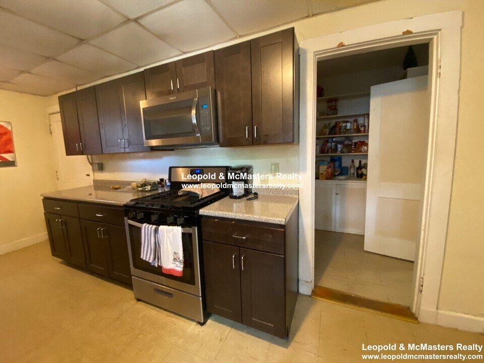 139 Davis Ave, Unit 142 davis ave 2 in Brookline, MA - Building Photo