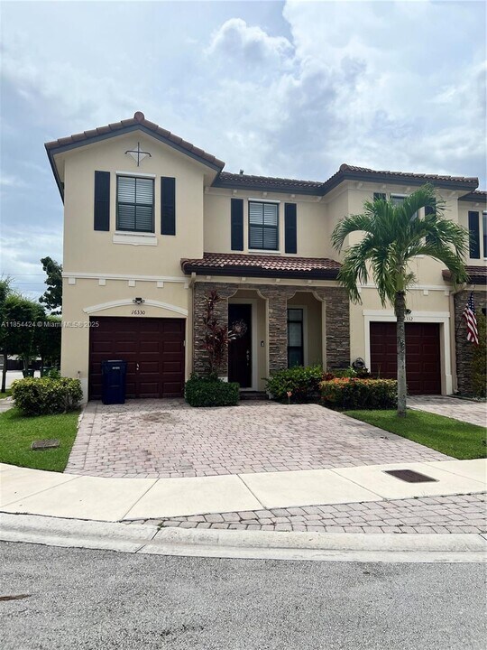 16330 SW 71st Terrace in Miami, FL - Building Photo