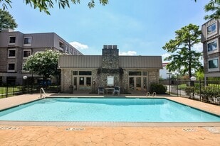 2211 S Braeswood Blvd in Houston, TX - Building Photo