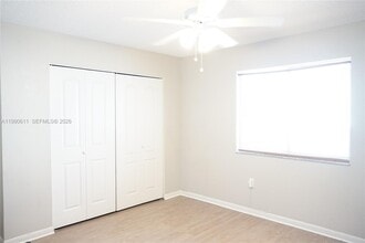 331 NW 82nd Ave in Miami, FL - Building Photo - Building Photo