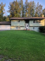 17634 Meadow Creek Dr in Anchorage, AK - Building Photo