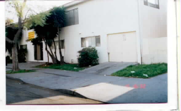 2163 Elm Ave in Long Beach, CA - Building Photo - Building Photo